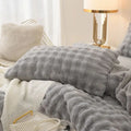 Conjunto 2 Fronhas Faux Fur Pelúcia Hipoalergênico Toque Macio e Aconchegante
